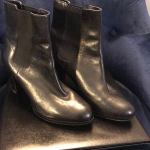 Short black boots